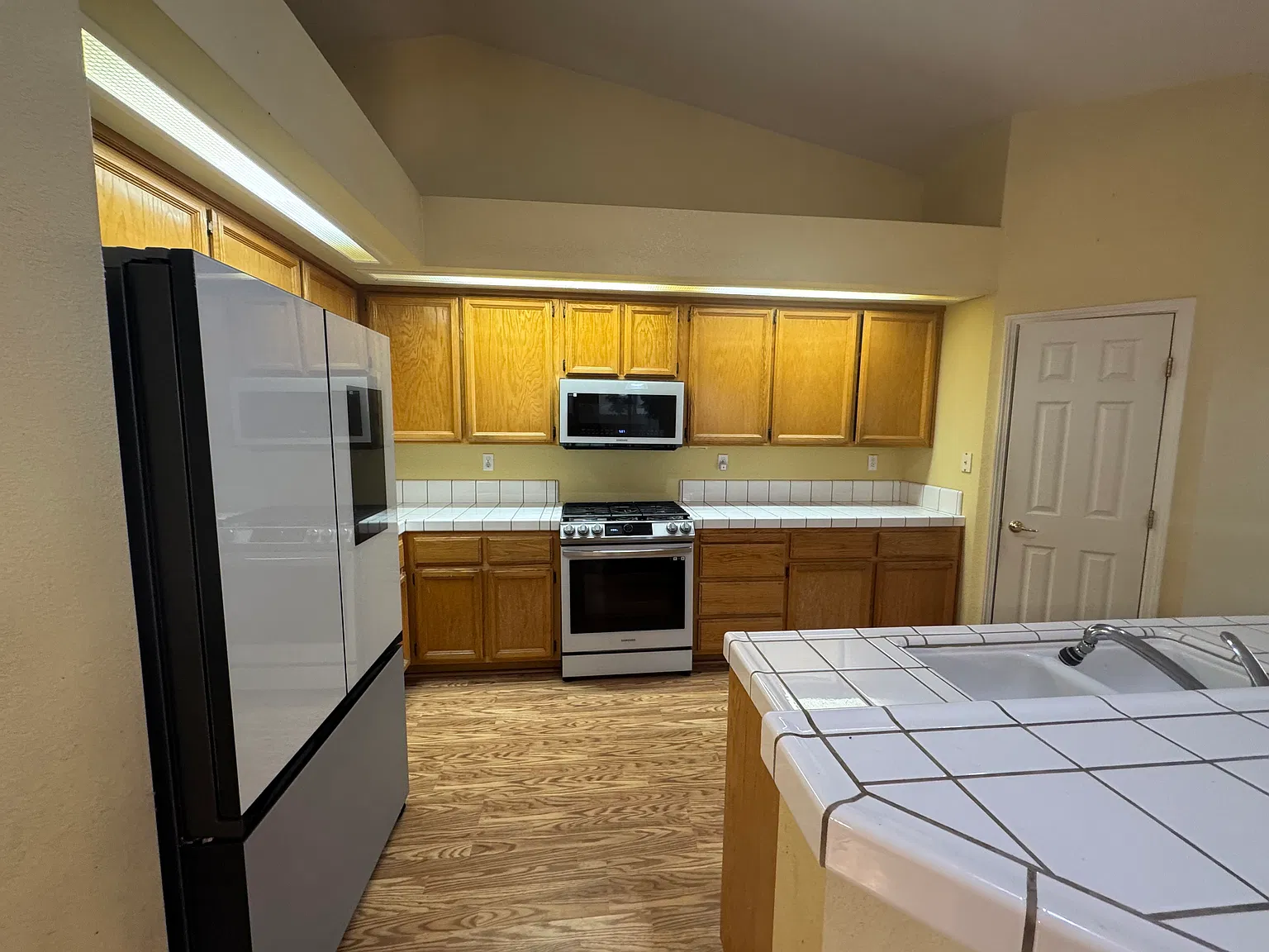 3 bed, 1590 sqft, $2,700 — Photo 3