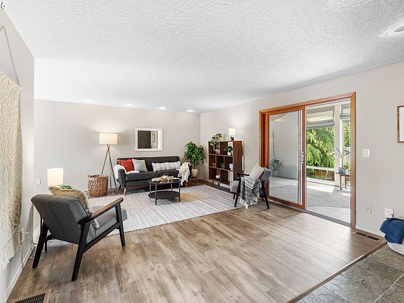 5th image of 4032 NE Meadow Ln