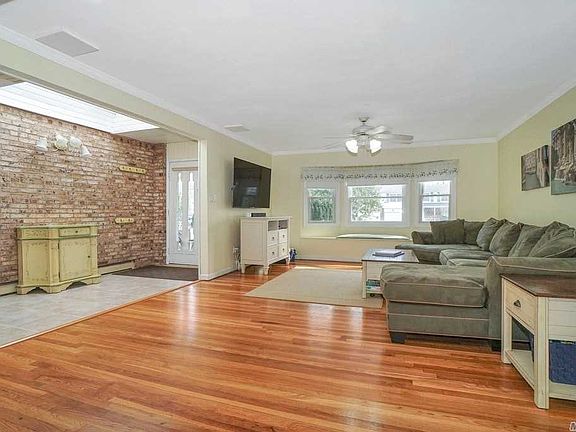 2nd image of 22 Sheppard Ln