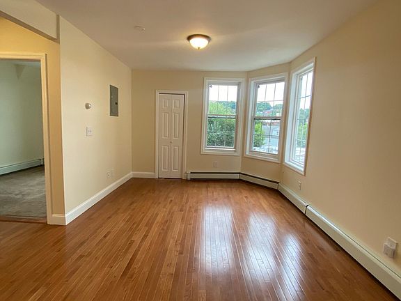 3rd image of 260 McLean Ave #2