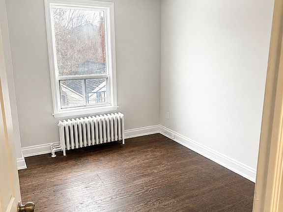 5th image of 405 Westmount Ave