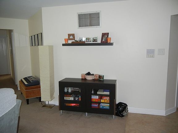 4th image of 825 E Carriage Ln Unit 7
