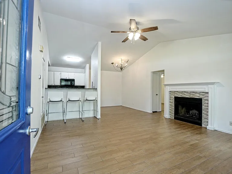 439 Sailmaster St #B — Photo 5