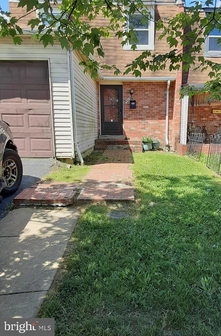 4524 6th Pl NE photo 1