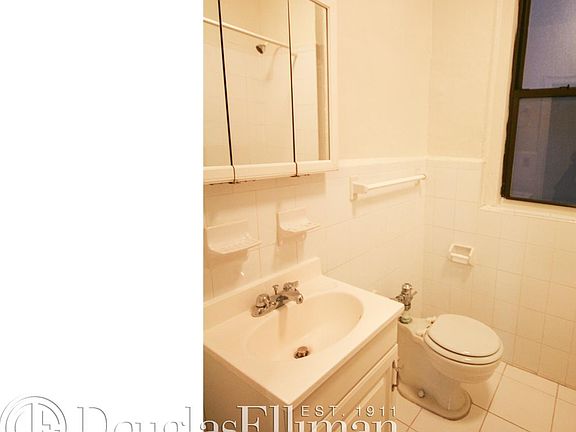 2nd image of 208 W 23rd St APT 710