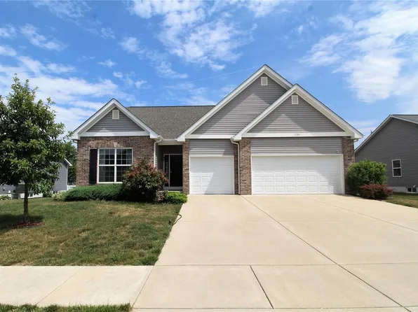 1729 Canopy Crest Cir, Swansea, IL 62226