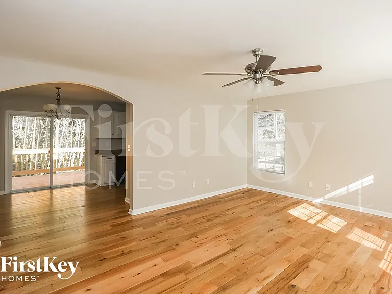 1018 Austin Ave — Photo 5