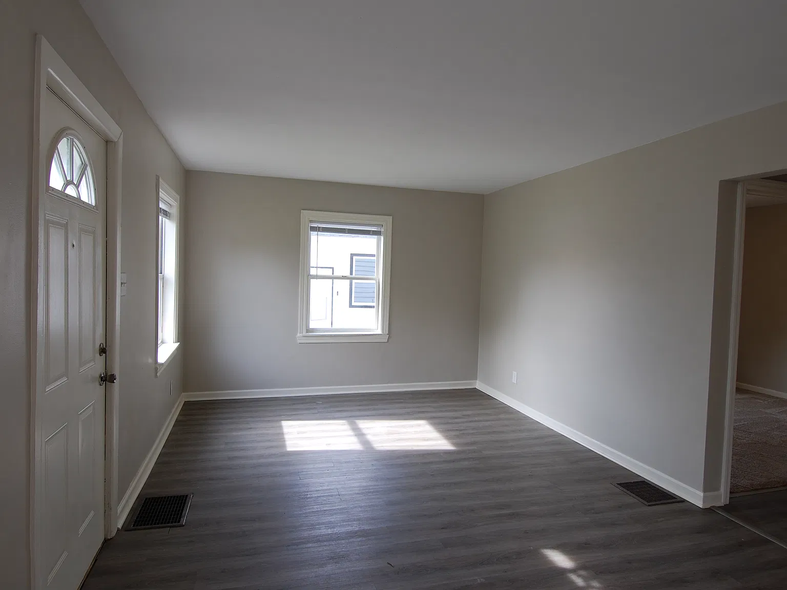2 bed, 735 sqft, $1,000 — Photo 3