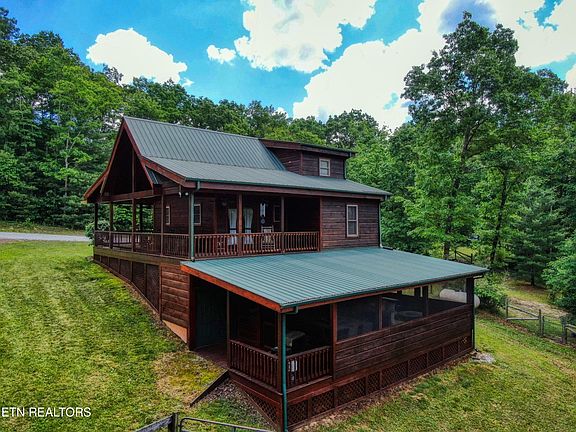 3rd image of 604 Evergreen Ln