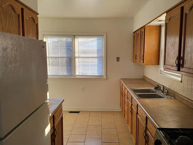 Kitchen comes with Stove, oven, and refrigerator