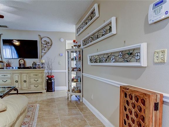 5th image of 2807 Eagle Run Cir N