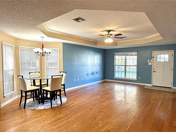 4th image of 2523 Bluebird St