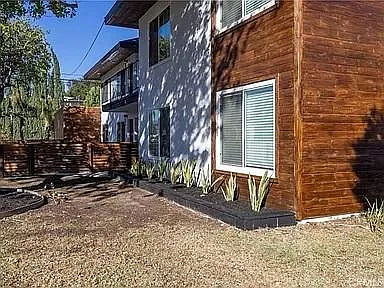 1062 S Gordon St — Photo 3