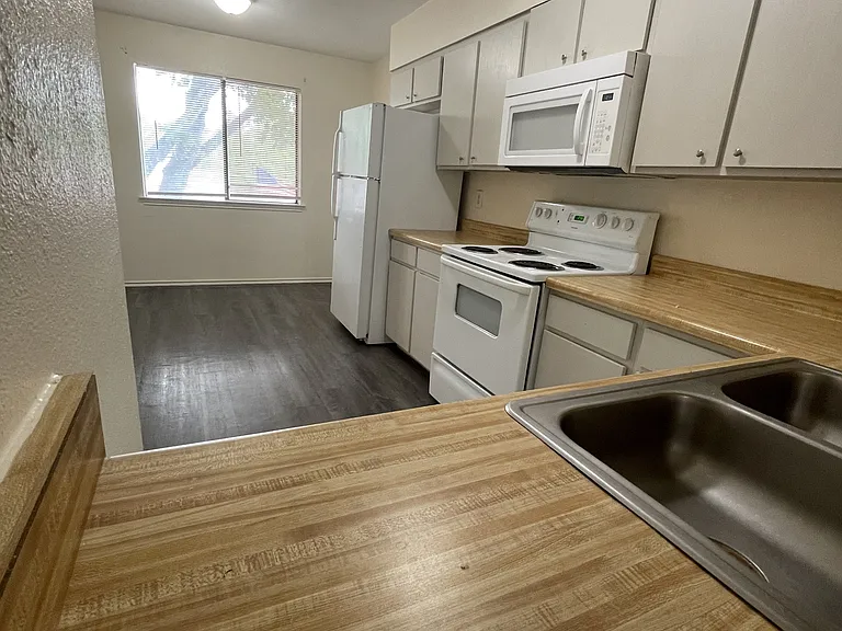 500 Burton Ave #12 — Photo 6