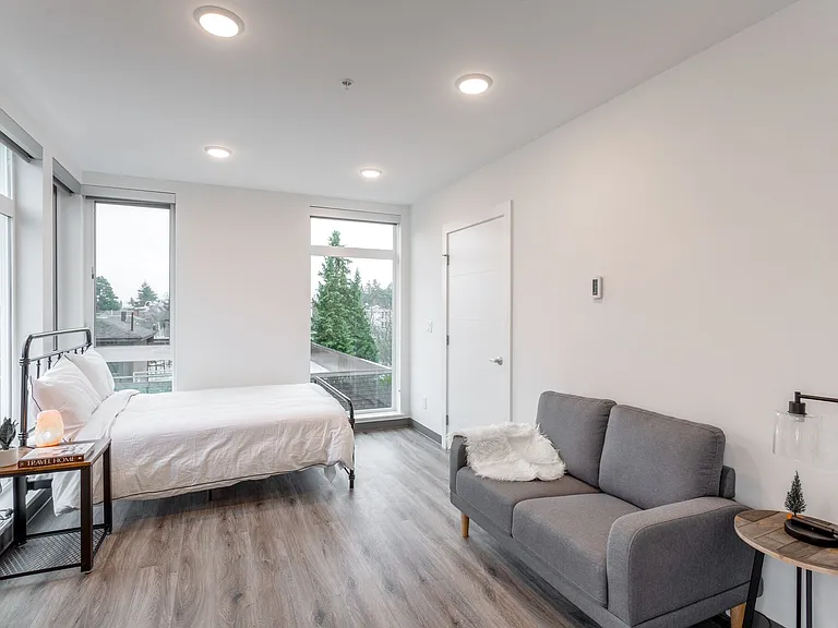 Fifty-Two Apartments — Photo 6