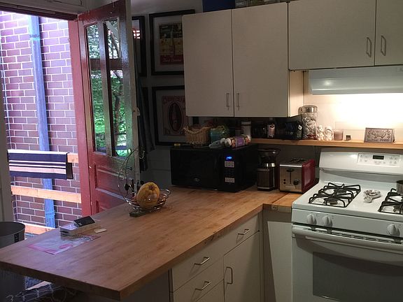 2nd image of 820 W Altgeld St #1