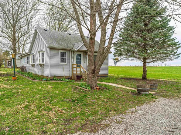 303 Davis St, Elkhart, IL 62634