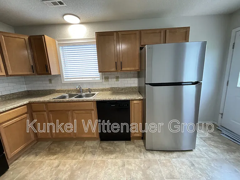 932 Evan Dr — Photo 9