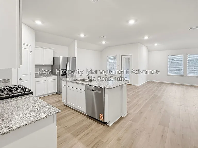 1629 Topaz Trl — Photo 6