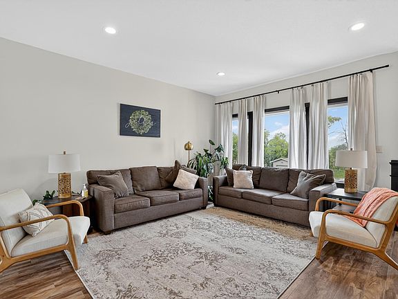3rd image of 851 Willowmere Dr