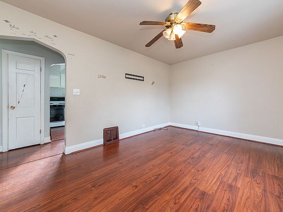4th image of 18001 Oakwood Ave