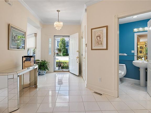5th image of 37 Club Pointe Dr