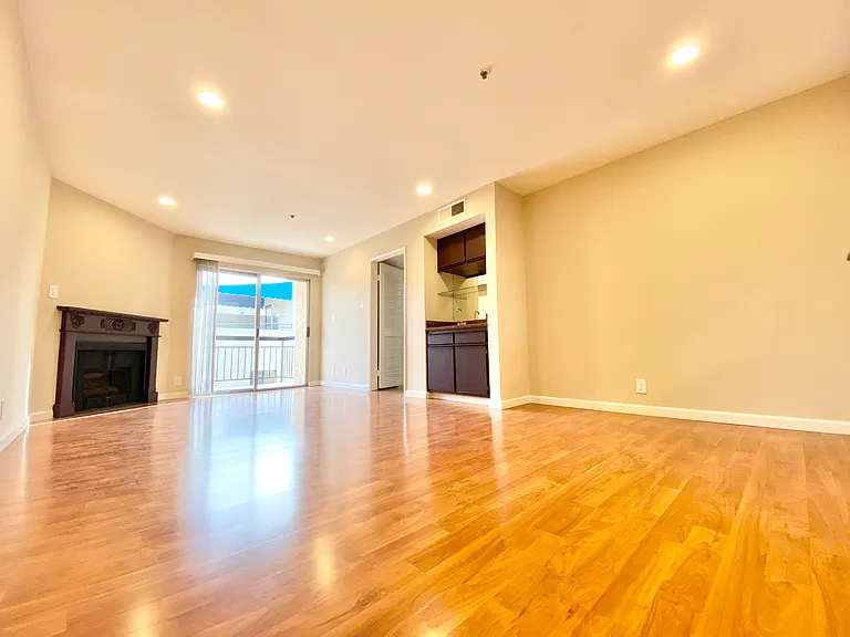 8722 Burton Way Property — Photo 10