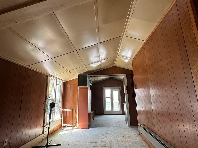 216 N Capital Ave — Photo 13