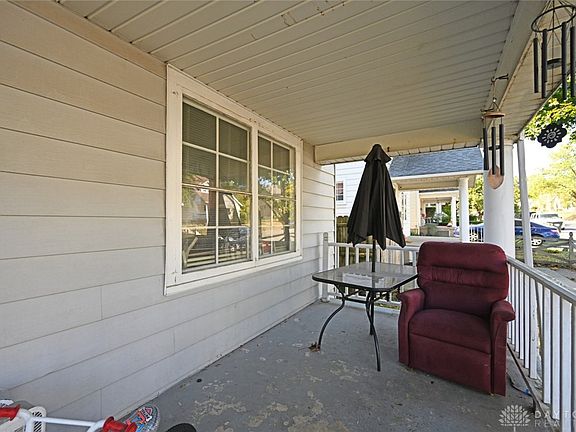 3rd image of 134 W Hudson Ave