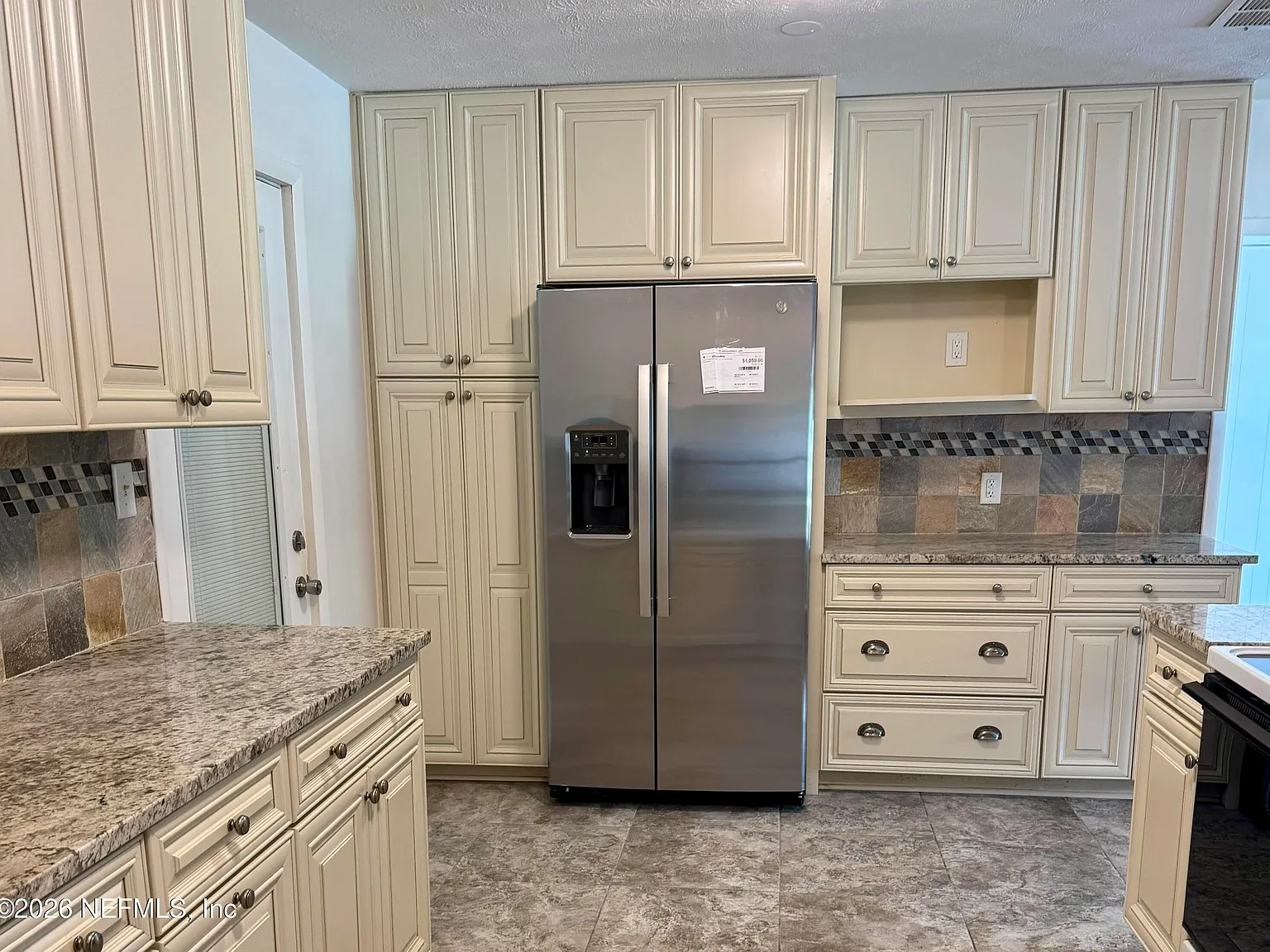 4 bed, 3.0 bath, 1468 sqft, $2,100 — Photo 4