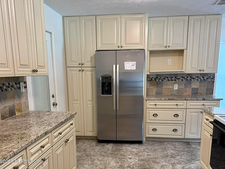 101 S Oakridge Ave — Photo 5