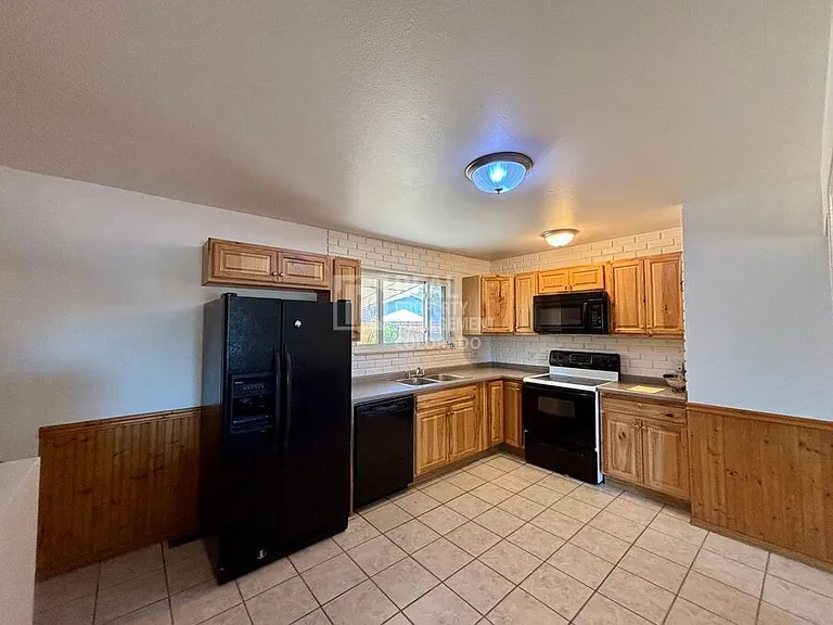 2043 E 116th Pl — Photo 2