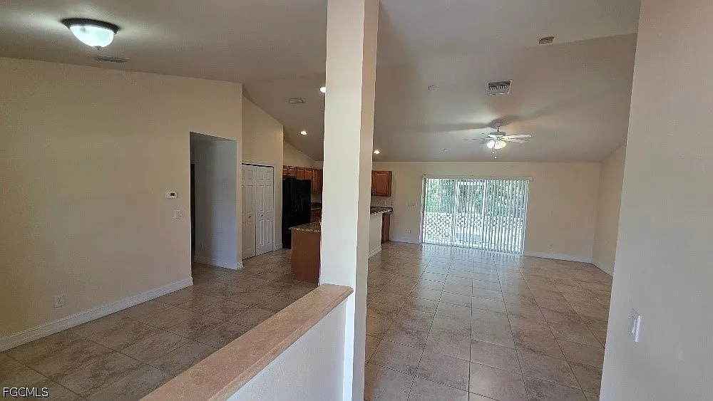 3 bed, 2.0 bath, 1675 sqft, $1,745 — Photo 2
