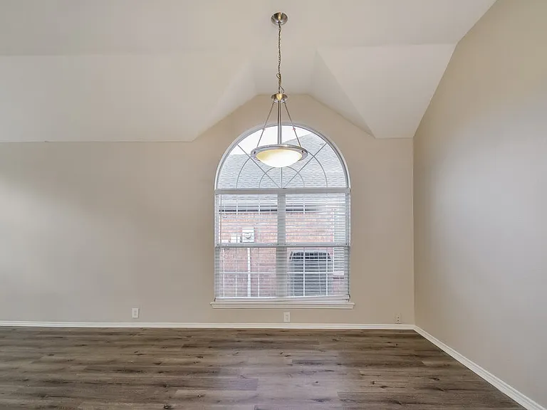 802 Lake Bridge Dr — Photo 7