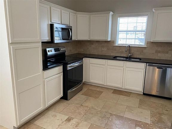 4th image of 18900 Venture Dr