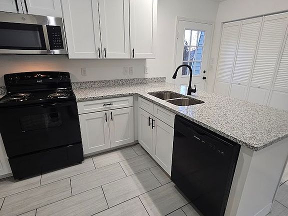 3rd image of 71 Westgate Cir #B