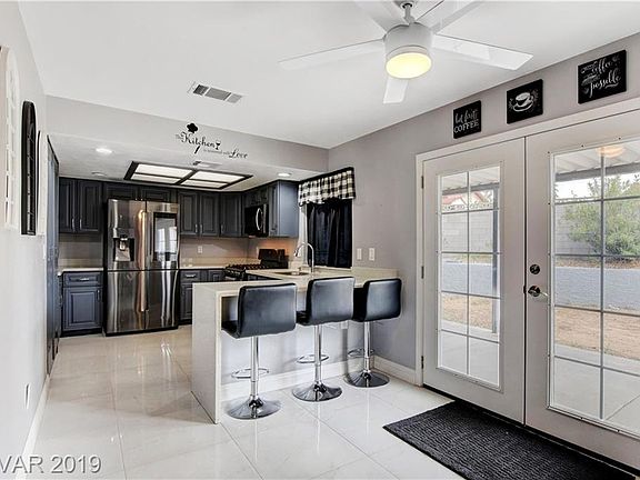 4th image of 660 Summer Heights Ln