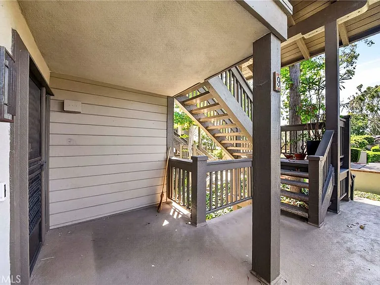 9 Madrona — Photo 28