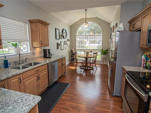 5th image of 1044 Corkwood Dr