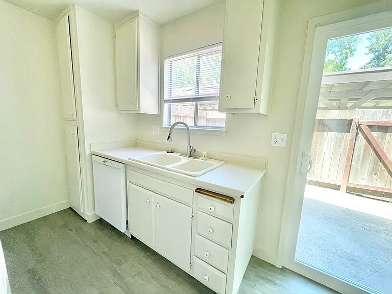 1112 Orchard Street — Photo 5