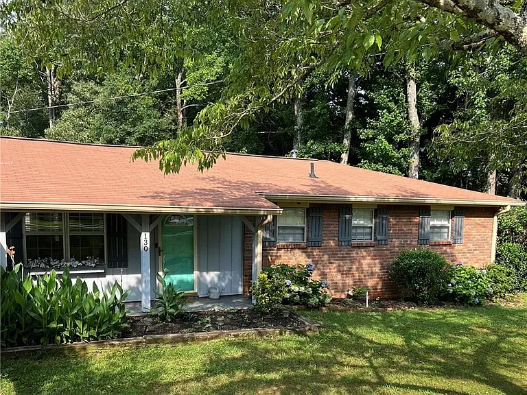 130 Shaw Dr — Photo 1