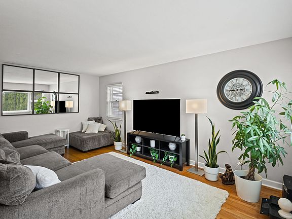 2nd image of 274 N Highview Ave