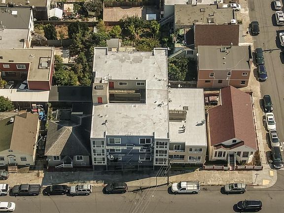 3rd image of 168 Sickles Ave