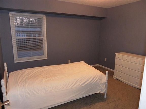 5th image of 3294 Sandcrest St SW