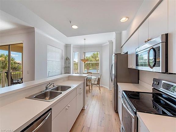 5th image of 7505 Stoneybrook Dr APT 732