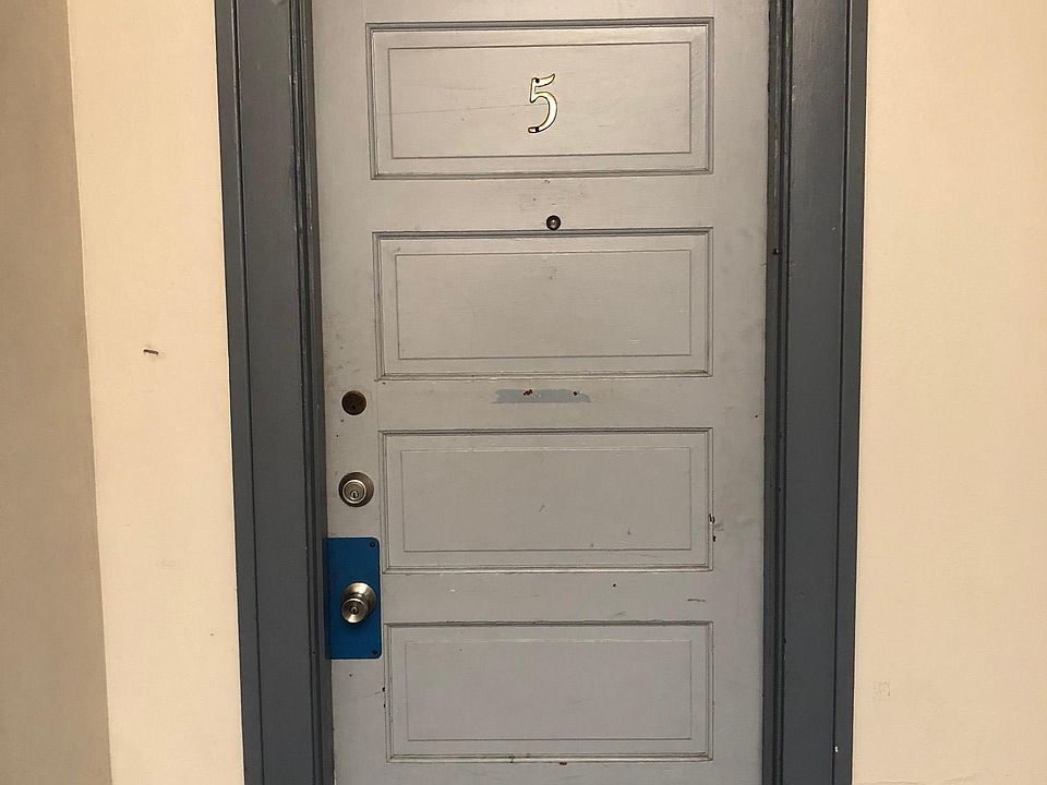 1st image of 425 University Ave #5