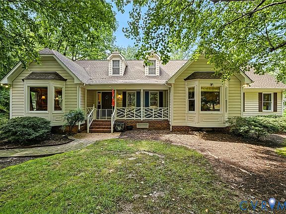 2nd image of 411 Hickory Dr