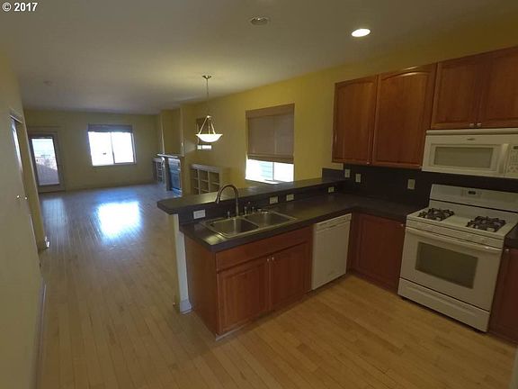 3rd image of 5914 NE 48th St