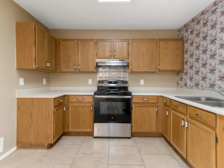 6315 Regency Ln — Photo 13