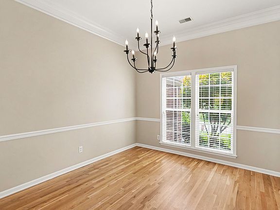 5th image of 1035 Margaret Dr